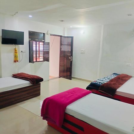 Amit Guest Innn Vrindavan Bagian luar foto