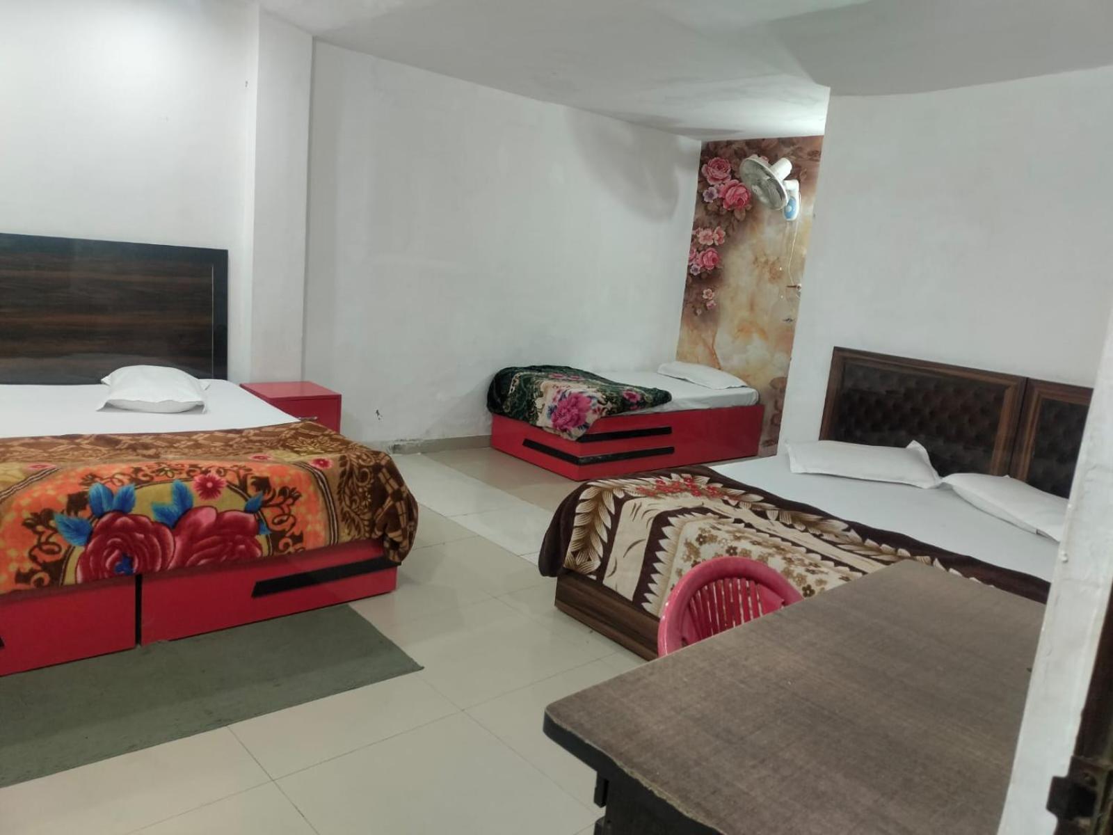 Amit Guest Innn Vrindavan Bagian luar foto
